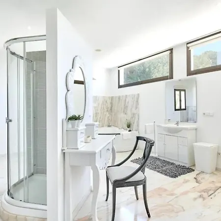 בית נופש Luxury Villa Nice With - Pool-Gym *